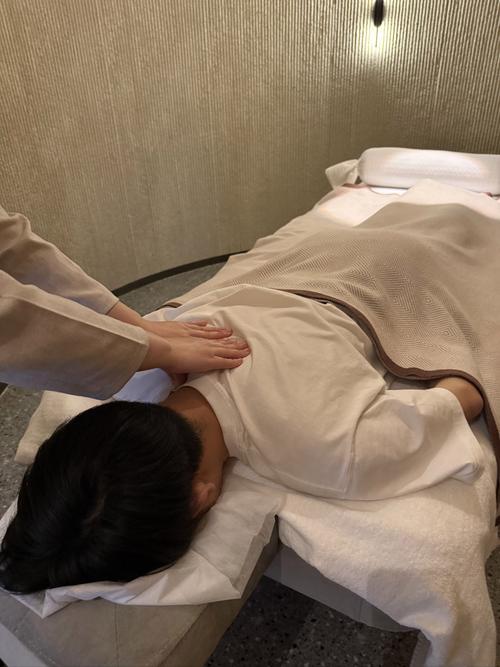 武汉码农加班致颈椎病？资深运营亲荐舒适桑拿，助你彻底放松